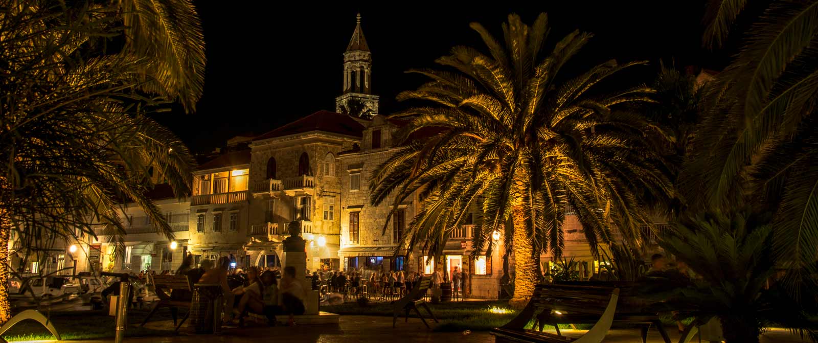 hvar by night